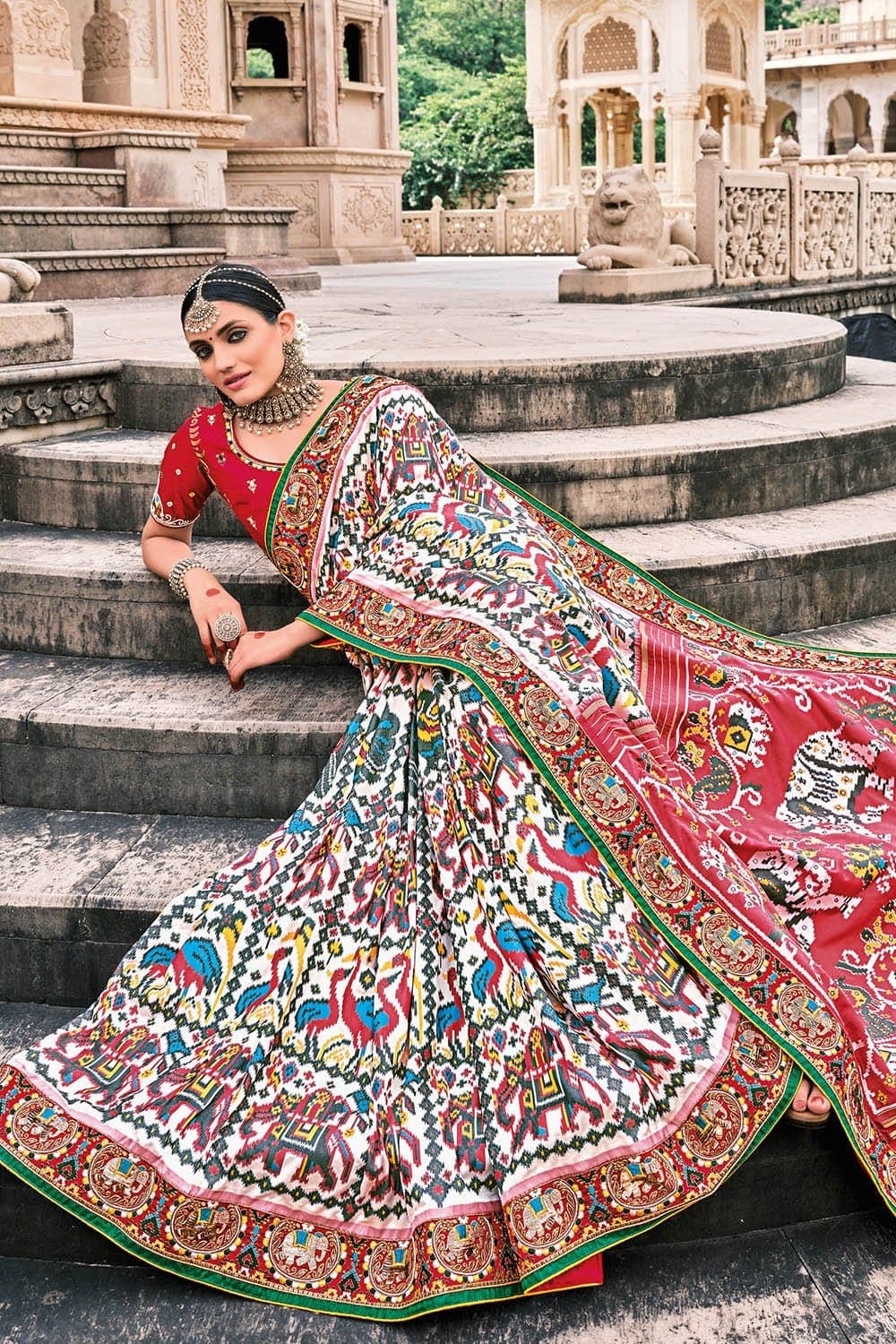 White Patola pure silk saree with heavy aanchal Red border and printed blouse (Unstitched)